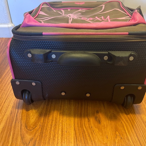 Vintage Roxy Rolling Suitcase - Picture 10 of 12